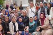 Melek Mızrak Subaşı Vatandaşlarla Bir Arada