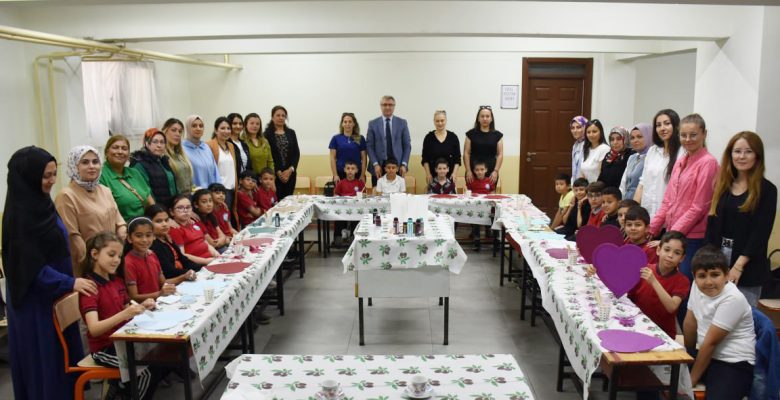 Edremit Belediyesi Anneler Günü’nde Anne ve Çocukları Buluşturdu