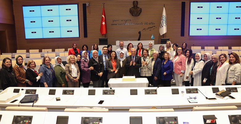 Mahalle Kadın Dernekleri Bursa Nilüfer Belediye Başkanı Şadi Özdemir’i Ziyaret Etti