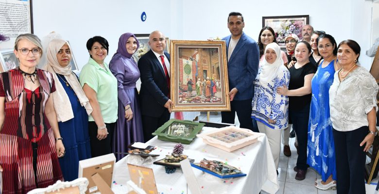 Çiğlili Kadın Kursiyerlerin El Emeği Ürünleri Görücüye Çıktı