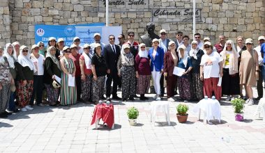Kadınlar Sakız Ağacına Can Katıyor
