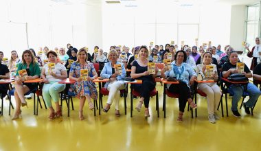 ‘Kadın Yazarıyla Buluşuyor’ Projesinde İlk Kitap Dağıtıldı