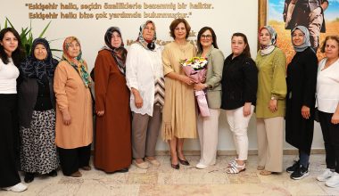 Kadınlardan Ünlüce’ye Tatlı Ziyaret