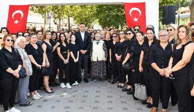 Kadınlar Şiddete Karşı Siyah Giydiler Kadınlar Şiddete Karşı Siyah Giydiler