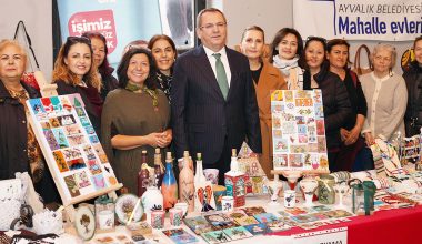Kadınlar Ürettiklerini Satıyor