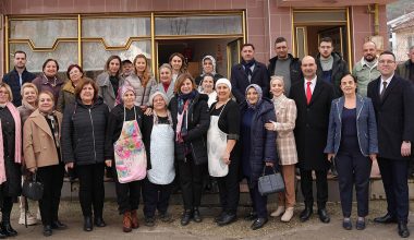 Ayşe Ünlüce ve Kadın Meclis Üyeleri İnönü’de