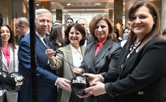 Mor Mikrofon Paneline Yoğun İlgi