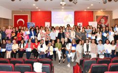 Kadınlar Dijital Dünyada Parlıyor