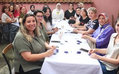 Kadınlar Ürettiklerini Hediye Ediyor