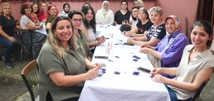 Kadınlar Ürettiklerini Hediye Ediyor