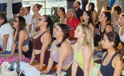 İzmir’de Güneşi Yoga İle Uğurladılar
