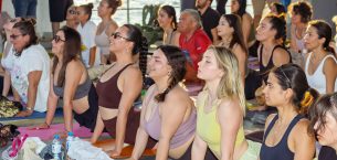 İzmir’de Güneşi Yoga İle Uğurladılar