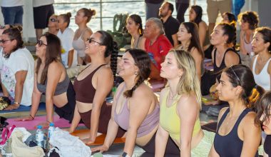 İzmir’de Güneşi Yoga İle Uğurladılar