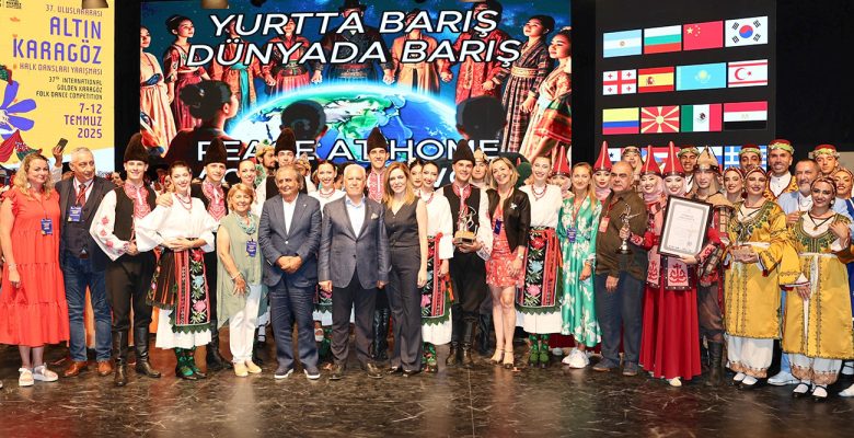 Altın Karagöz Halk Dansları Birincisi Bulgaristan