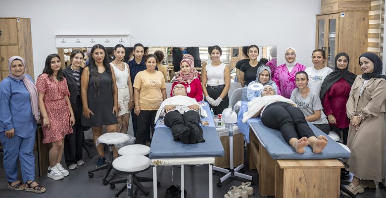 Kadınlar Cilt Bakımı Kursuyla Güçleniyor