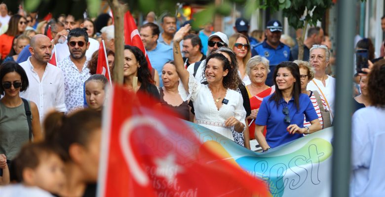 EFEST 2025 Renkli Görüntülerle Başladı