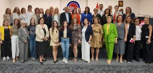 Kadınlar İzmir’den Ses Yükseltti