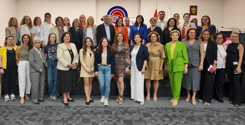 Kadınlar İzmir’den Ses Yükseltti