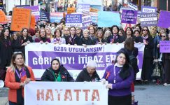 Kadınlar Hayatlarını Savunmak İçin Yürüdü