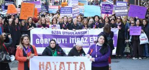 Kadınlar Hayatlarını Savunmak İçin Yürüdü