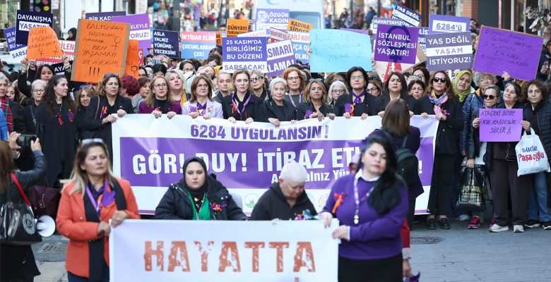 Kadınlar Hayatlarını Savunmak İçin Yürüdü