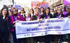Bursalı Kadınlardan Eşitlik Yürüyüşü