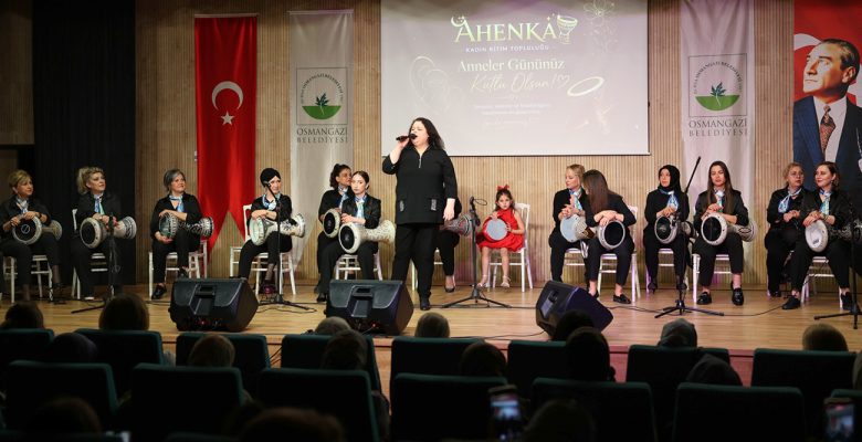 Anneler Kızlarıyla Aynı Sahnede Ritim Tuttu