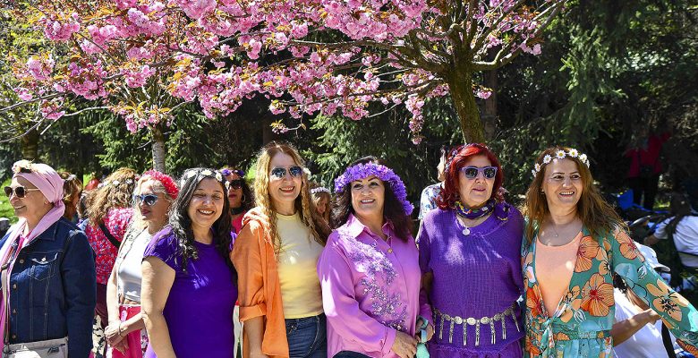 Kadınlar Sakura Şenliği ile Baharı Karşıladı